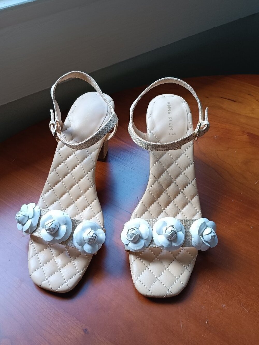 NWT White Flower Embellished & Raffia Heel Sandals Anne Klein Size 9 1/2